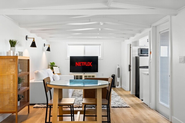 Building Photo - 614 Knob Hill Ave