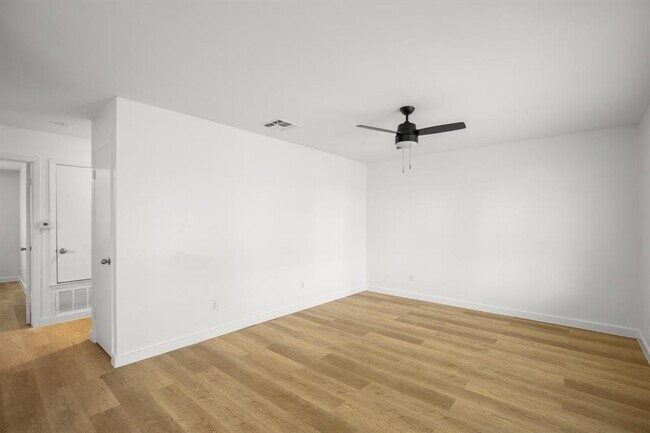Foto del edificio - 1317 Mckie Cove