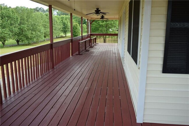 Building Photo - 4141 Hiram Lithia Springs Rd SW