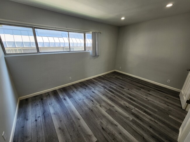 Building Photo - 12744 Moorpark St