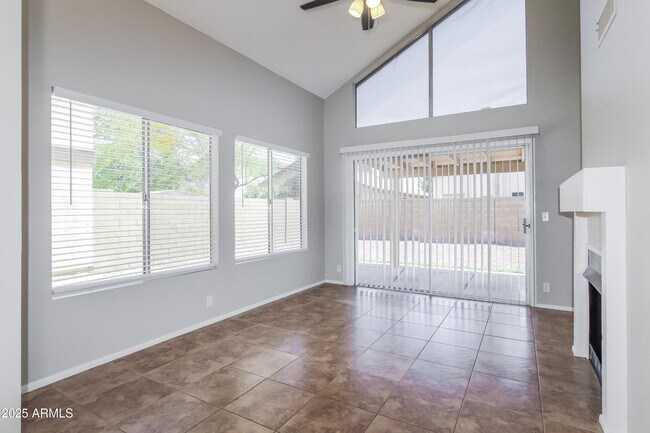 Foto del edificio - 6331 W Townley Ave