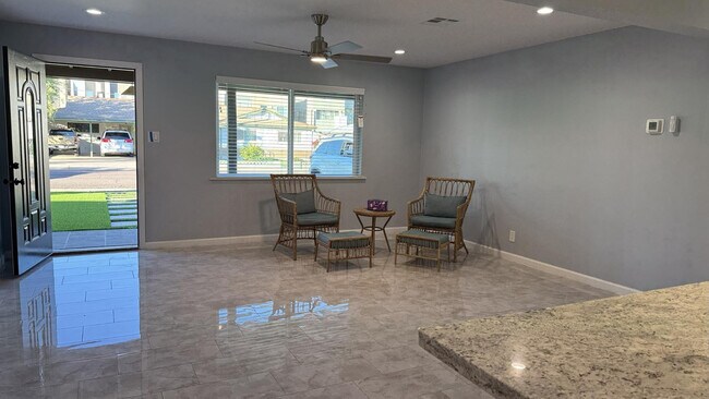 Foto del edificio - 6843 E Loma Land Dr