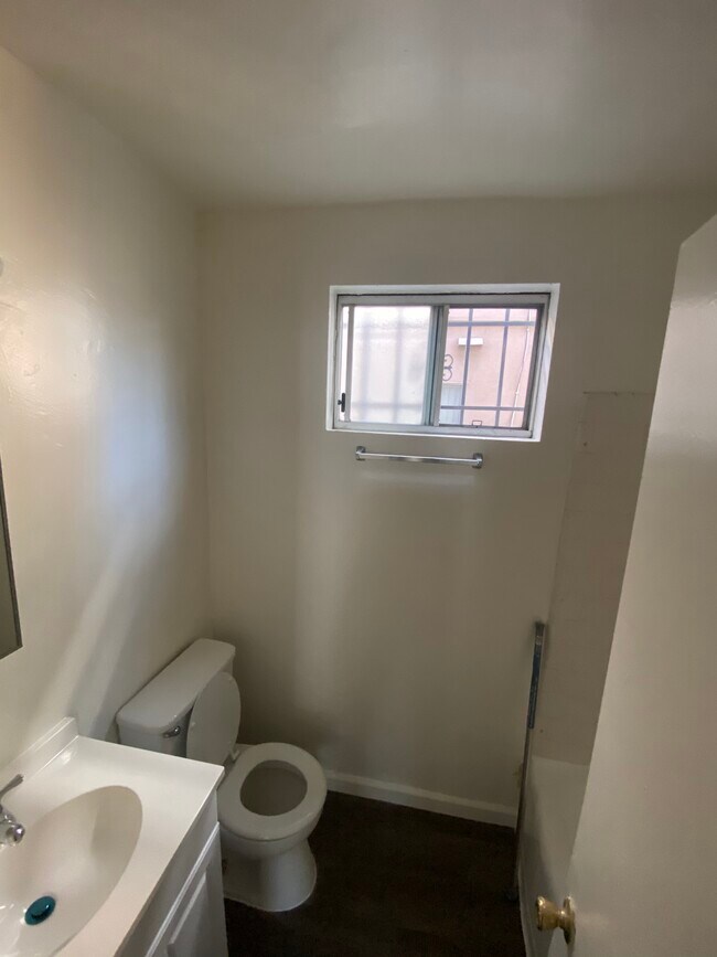 Bathroom - 535 E Adams St