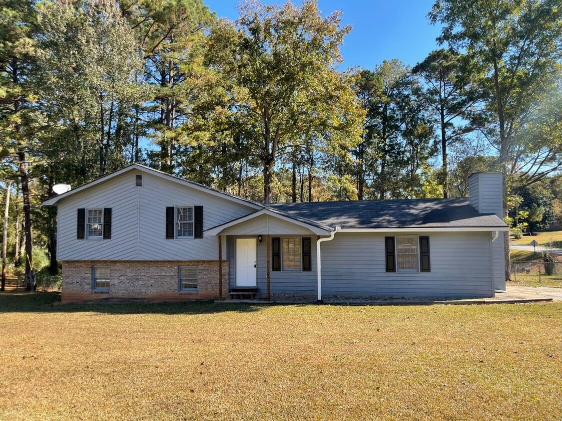 Primary Photo - 3 beds, 2 baths, Large lot! Private locati...