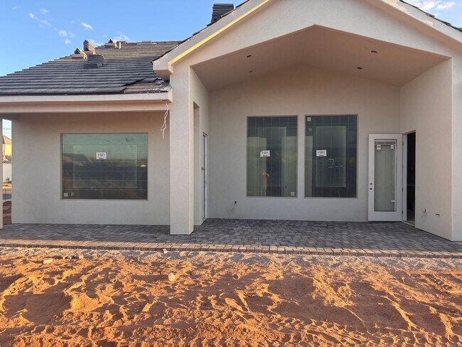 Building Photo - 2798 E Rosedale Dr