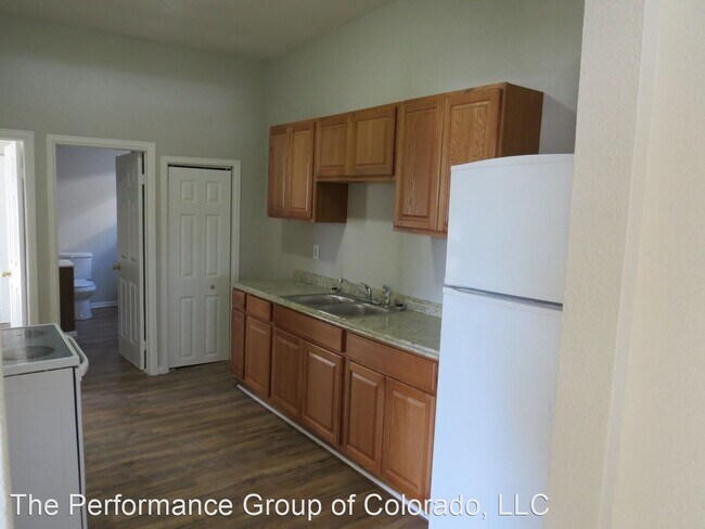 Building Photo - 3 br, 1 bath House - 801 E 6th St