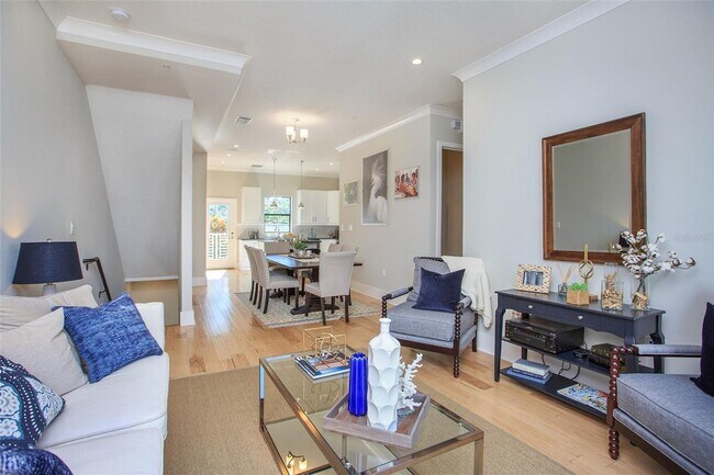 Building Photo - Gramercy Court Townhome