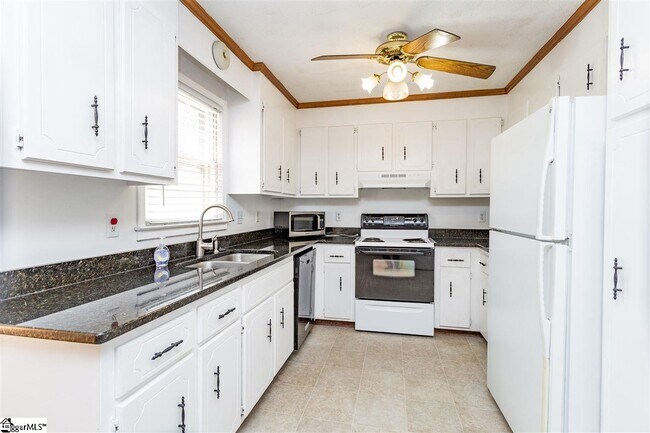 Foto del edificio - 11 Paddock Dr