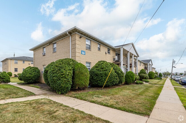 Building Photo - Carteret Gardens