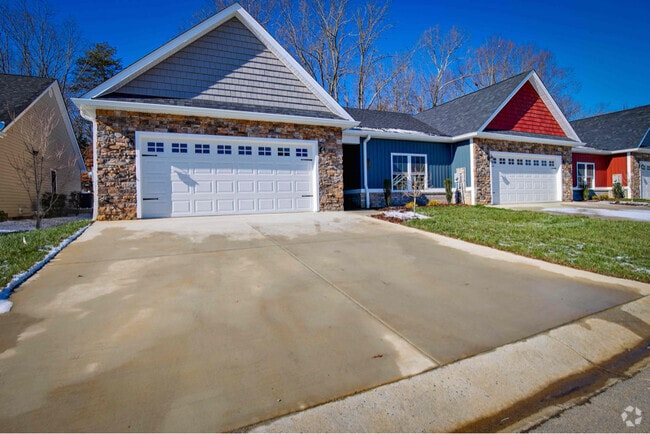 Building Photo - 285 Piper Glen