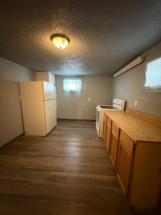 Foto del edificio - 718 Box Elder Rd W - Unit 4