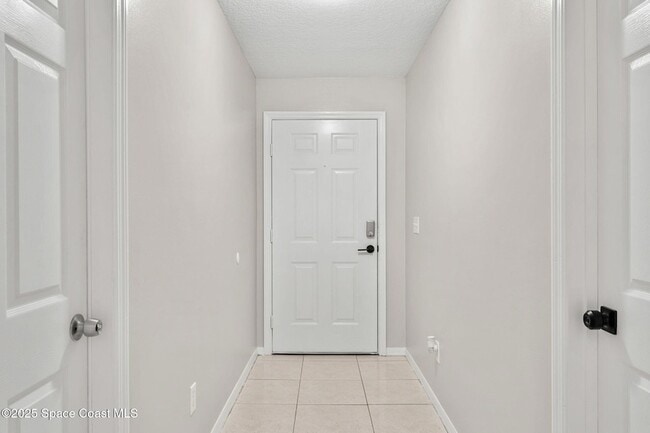 Building Photo - 158 Empress Ave