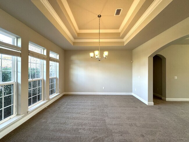 Building Photo - Gorgeous & Spacious