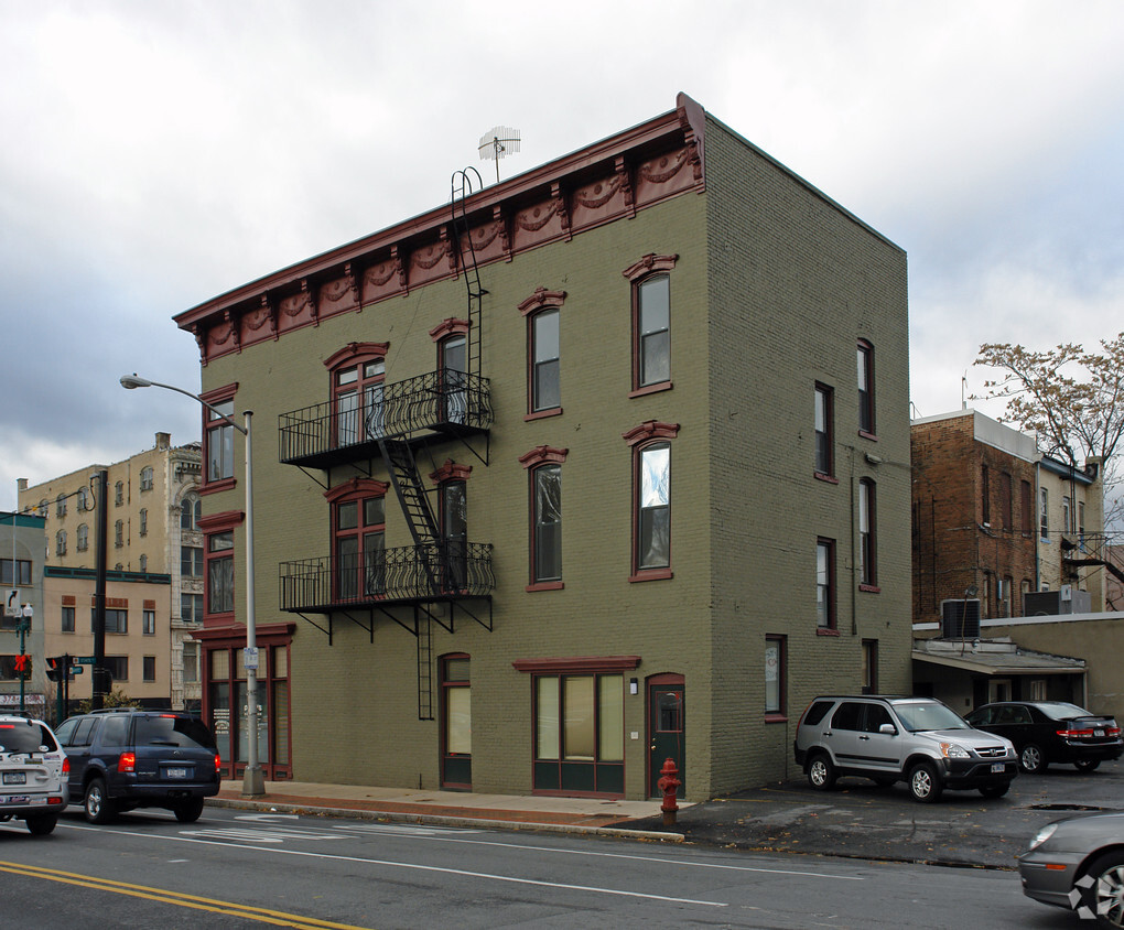 Building Photo - 527 State St