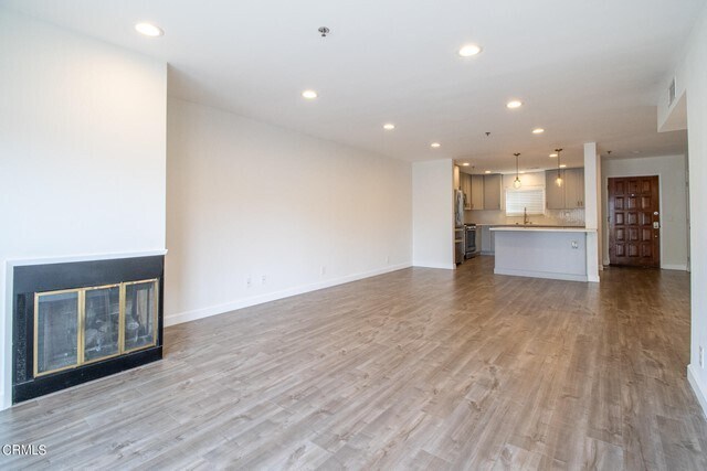 Building Photo - 625 E Del Mar Blvd