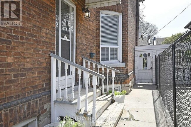 Building Photo - 47 Emerald St N