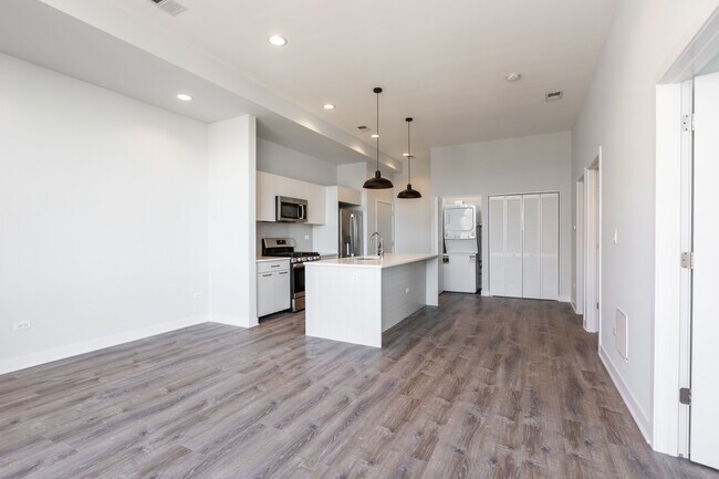 Foto del edificio - 2250 W Lawrence Ave