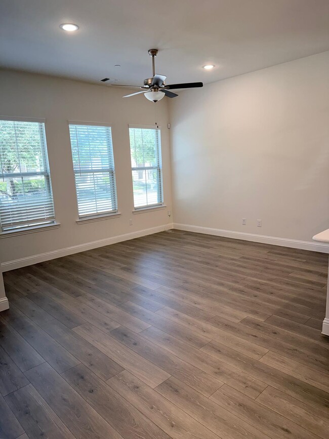Building Photo - 4717 Piedras Lanzar Dr