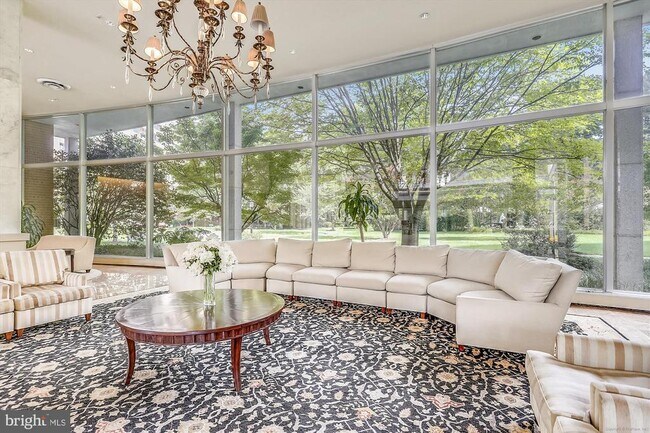 Foto del edificio - 4201 Cathedral Ave NW