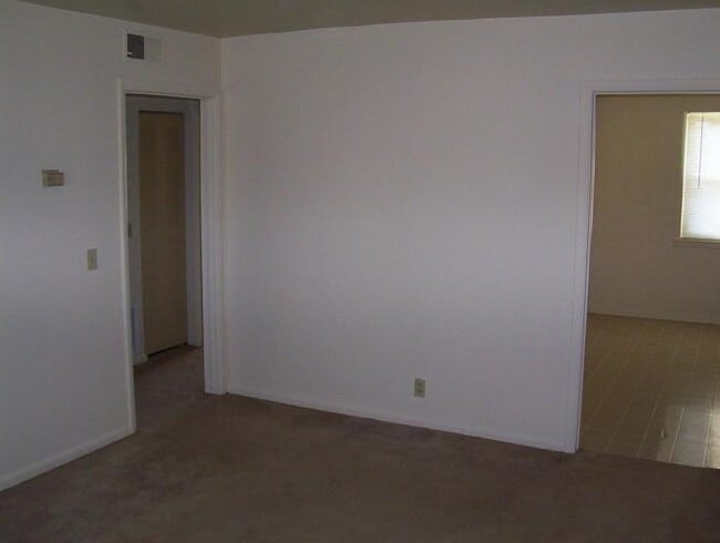 Building Photo - 3 bedroom in Madisonville KY 42431