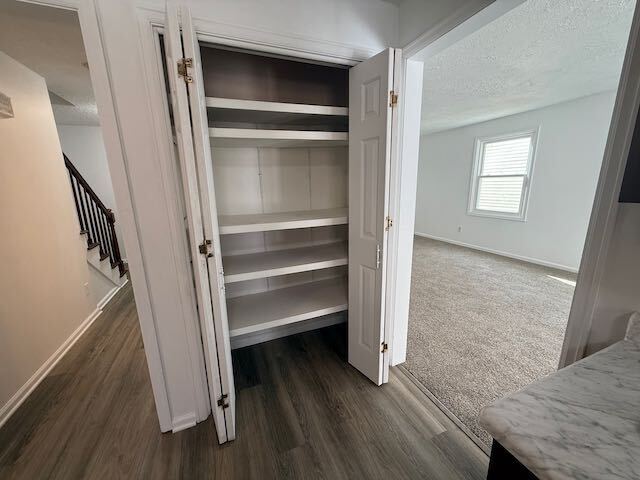 Building Photo - Large Duplex in North Peoria