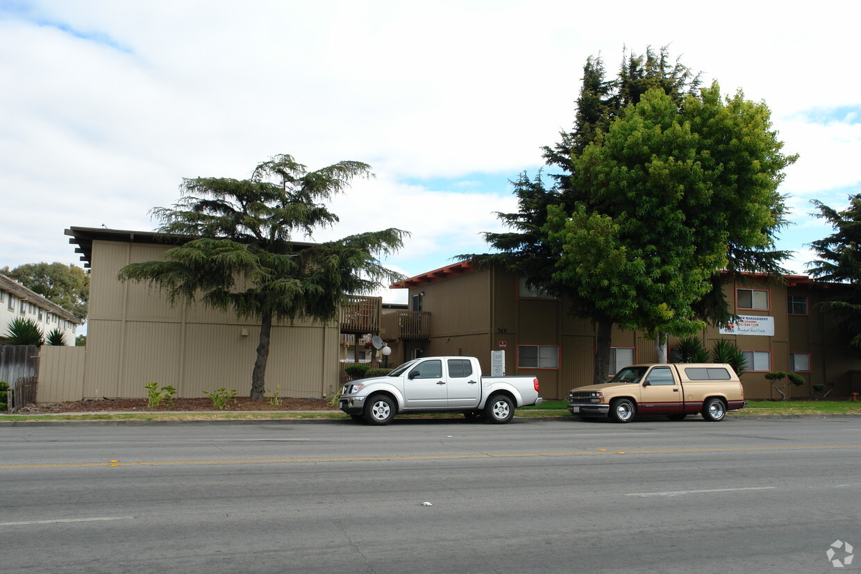 Primary Photo - Claremont Apartments