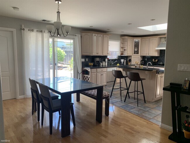 Foto del edificio - 3 br, 2 bath House - 948 Anna Street