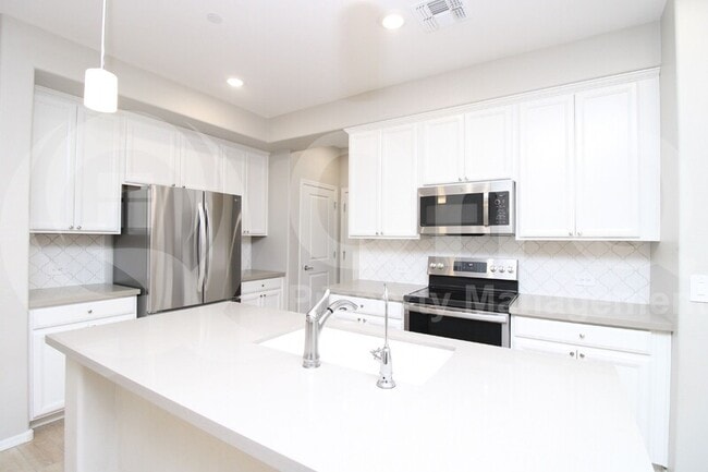 Building Photo - 2633 S Catherine Dr