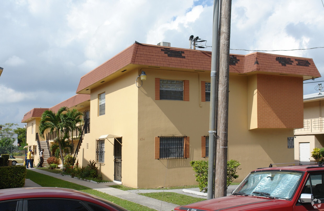 Primary Photo - 134 SW 17th Ct
