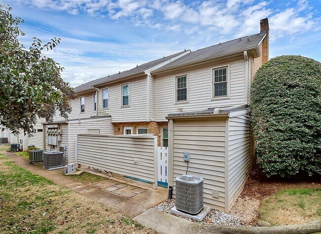 Building Photo - 3720 Park Rd