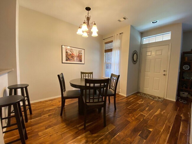 Foto del edificio - 2218 Central Park Ln