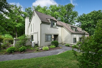 Building Photo - 596 Heritage Vlg