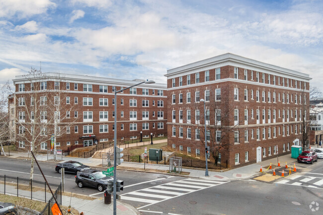 Building Photo - Maycroft Apartments