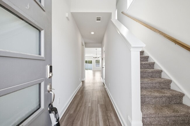 Building Photo - Modern 4-Bedroom Nashville Home with Sleek Contemporary Finishes