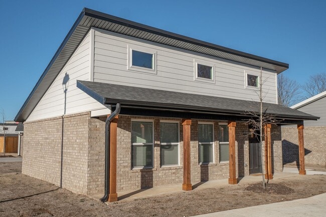 2 Bedroom 2 Baths, close to UofA!! - 2 Bedroom 2 Baths, close to UofA!! House