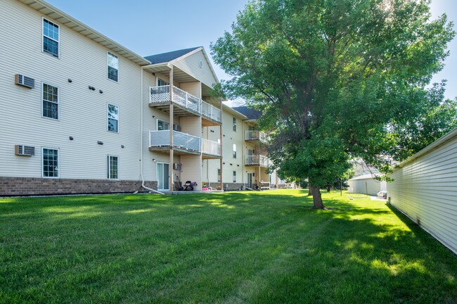 Bluemont Apartment Building - Bluemont Village Apartments