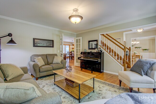 Building Photo - 1528 Ambleside Cir