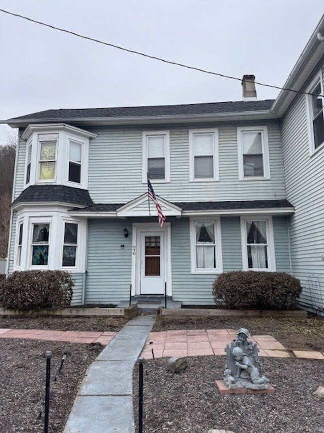 Building Photo - 570 Slateford Rd