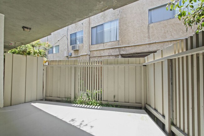 Foto del edificio - 3625 Mentone Ave