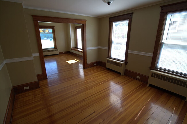 Building Photo - 377 Marlboro St
