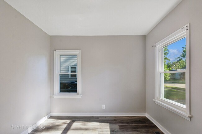 Foto del edificio - 18324 Oakwood Ave