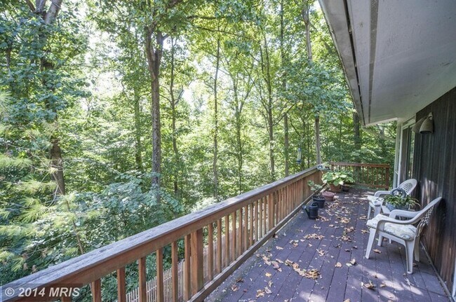 Foto del edificio - 20 Crest Park Ct