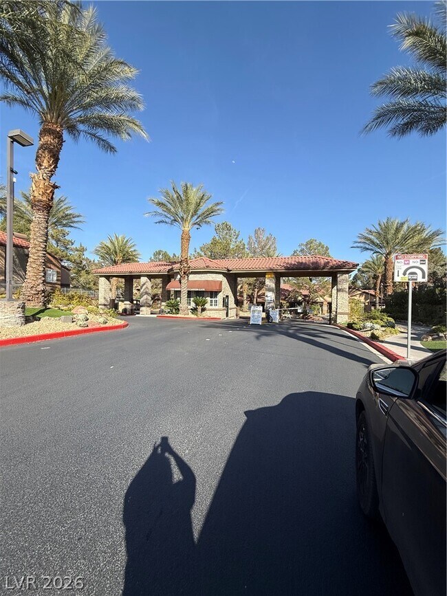 Foto del edificio - 2200 S Fort Apache Rd