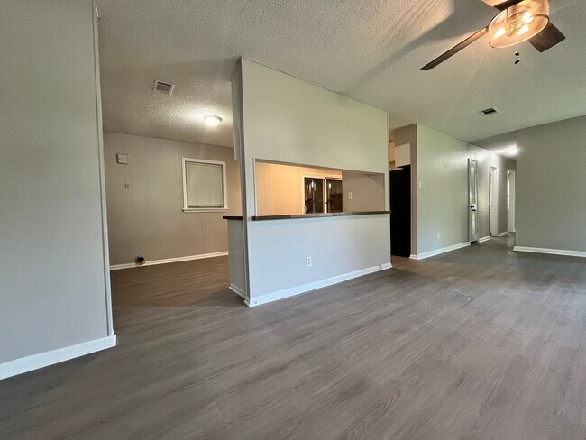 Foto del edificio - 203 Lynn Ln