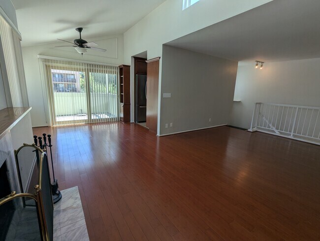 Foto del edificio - 22133 Burbank Blvd