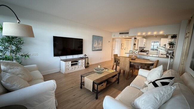 Foto del edificio - 100 Lincoln Rd