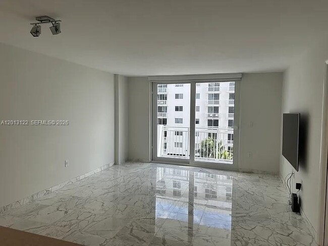 Building Photo - 345 Ocean Dr