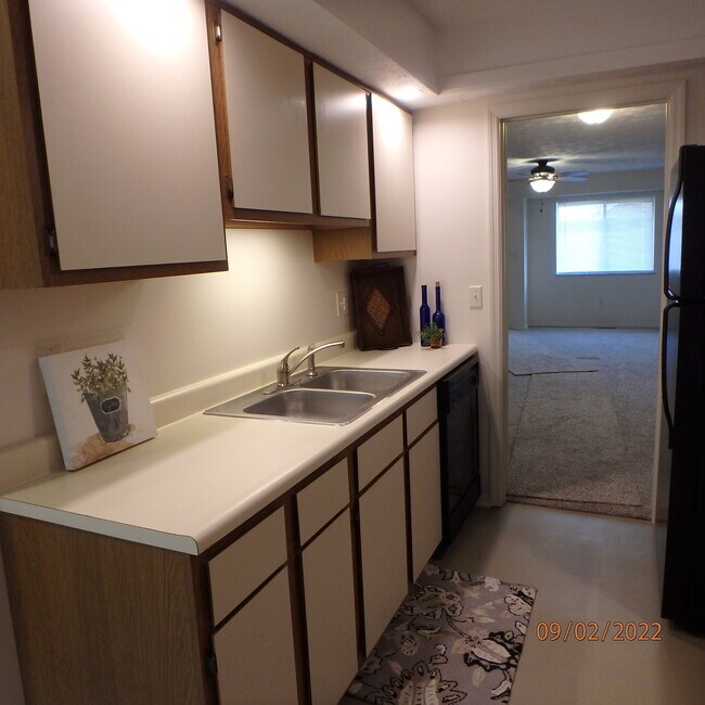 Building Photo - 3500 Spanish Villa Dr