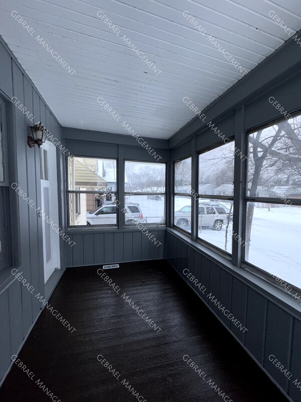Building Photo - 1113 Waldman Ave