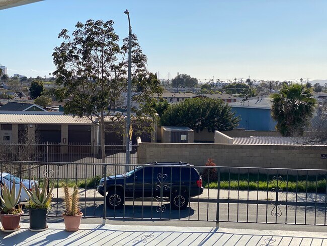 Foto del edificio - 839 E Sunrise Blvd